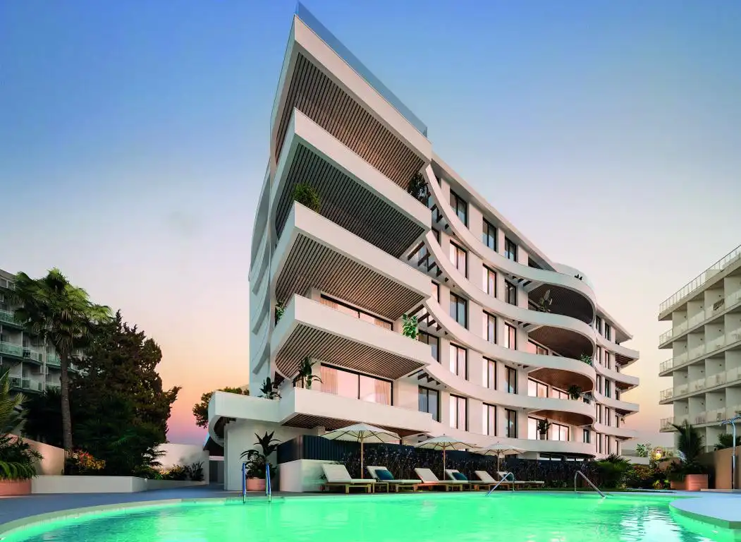Vista exterior de Apartament en venda en Benalmádena amb Aire condicionat, Terrassa i Piscina