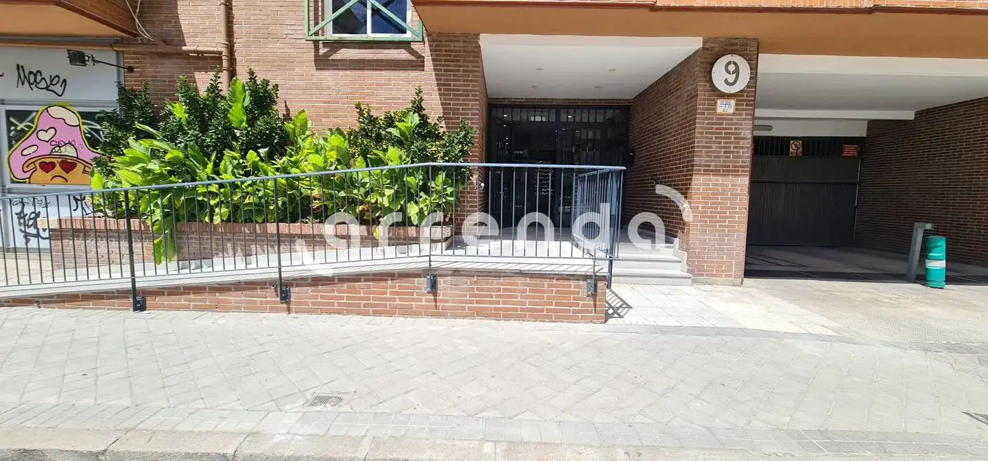 Exterior view of Study for rent in Madrid  with Air Conditioner and Furnished