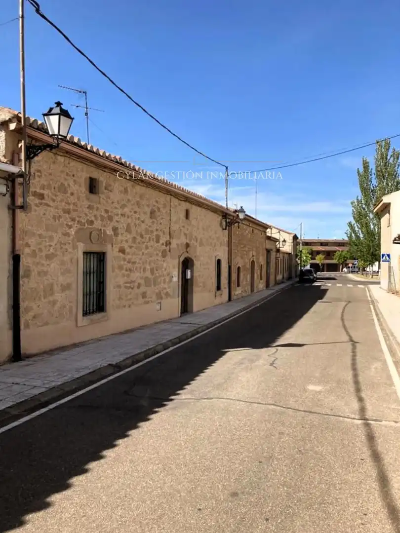 Vista exterior de Casa o chalet en venta en Monterrubio de Armuña con Terraza, Trastero y Piscina
