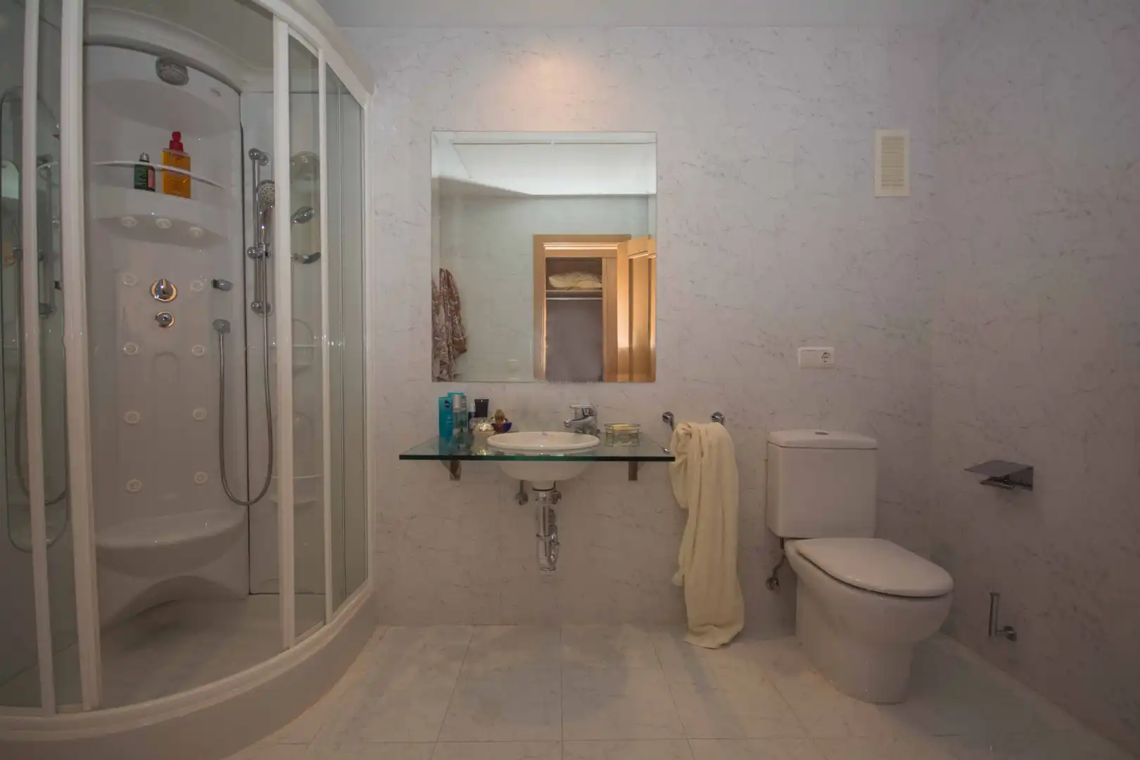 Bany de Planta baixa en venda en Estepona amb Aire condicionat, Terrassa i Piscina