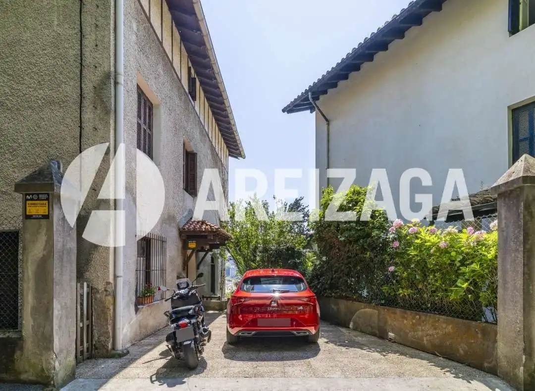 Vista exterior de Casa o xalet en venda en Donostia - San Sebastián  amb Calefacció, Jardí privat i Terrassa