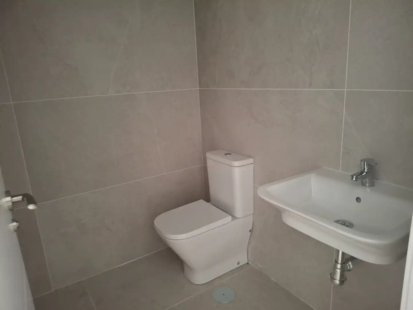 Baño de Planta baja en venta en Chipiona con Aire acondicionado, Calefacción y Jardín privado