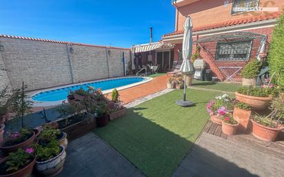 Piscina de Casa adosada en venda en Torrejón de Velasco amb Aire condicionat, Terrassa i Piscina