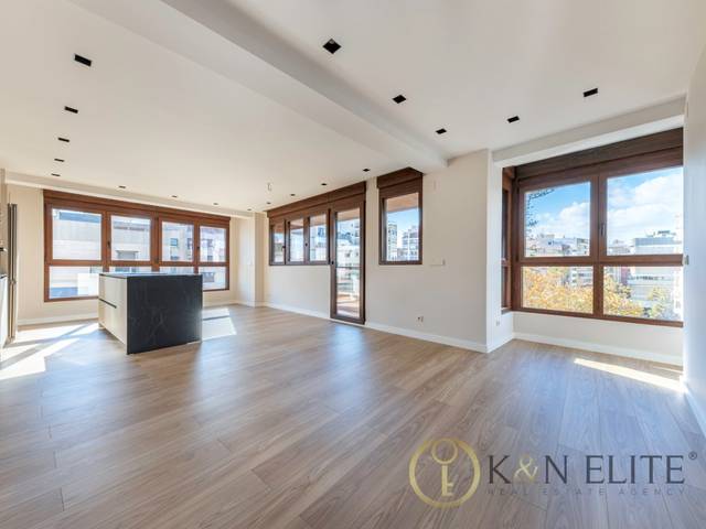 Piso en Venta en Plaza Calvo Sotelo en Barrio del Centro