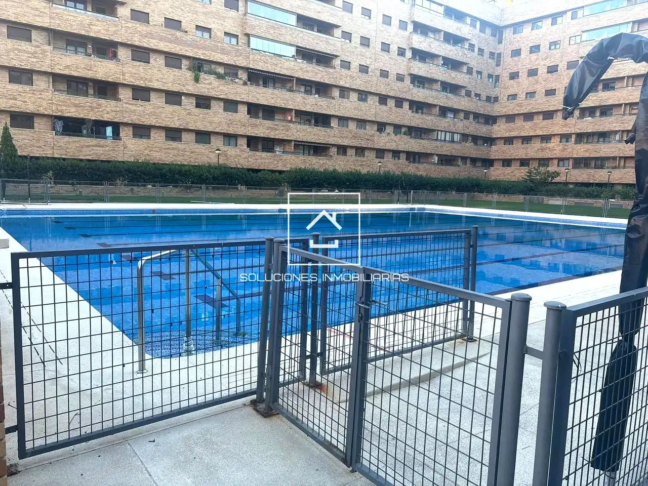 Pis amb piscina en venda a El Quiñón
