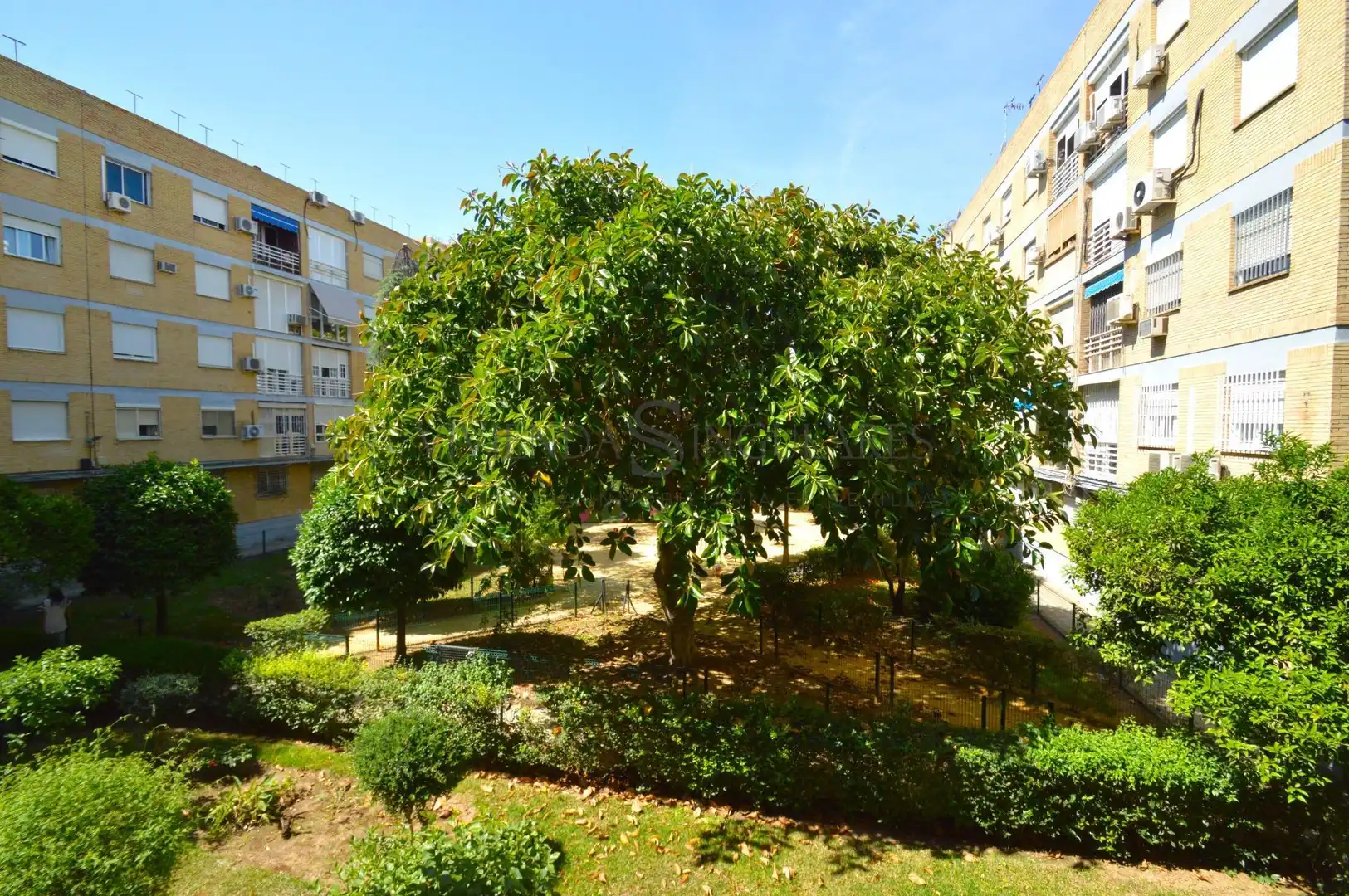 Garten von Wohnung zur Miete in Sevilla mit Klimaanlage, Privatgarten und Terrasse