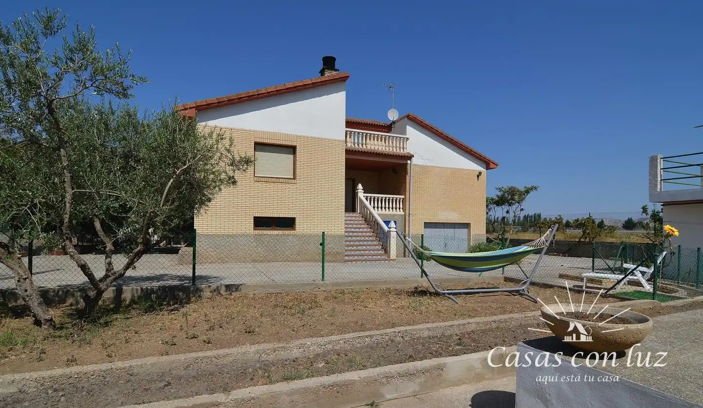 Vista exterior de Casa o chalet en venta en Zaragoza con Jardín privado, Trastero y Piscina