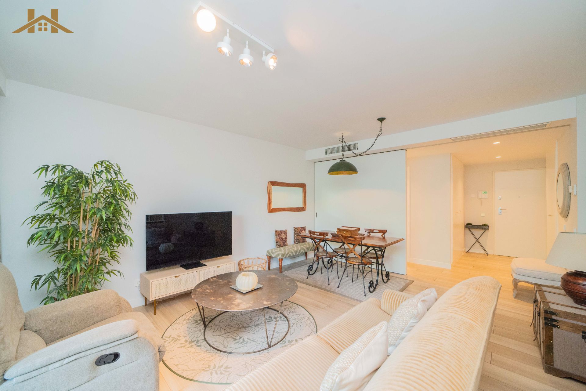 Living room of Flat for sale in Alcobendas  with Air Conditioner, Heating and Terrace