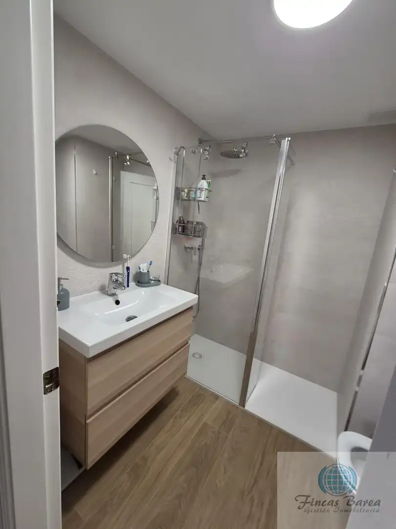 Baño de Piso de alquiler en Fuengirola con Balcón