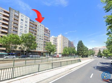 Appartamento con ascensore in vendita a Avenida de Cesáreo Alierta 16