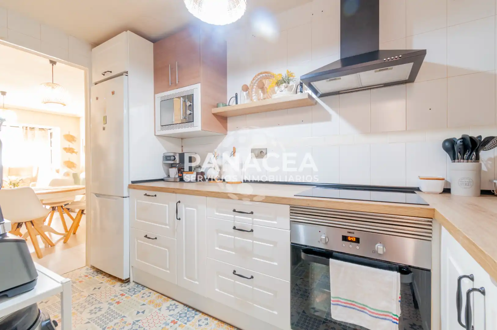 Küche von Wohnung zum Verkauf in Roquetas de Mar mit Möbliert, Ofen und Mikrowelle