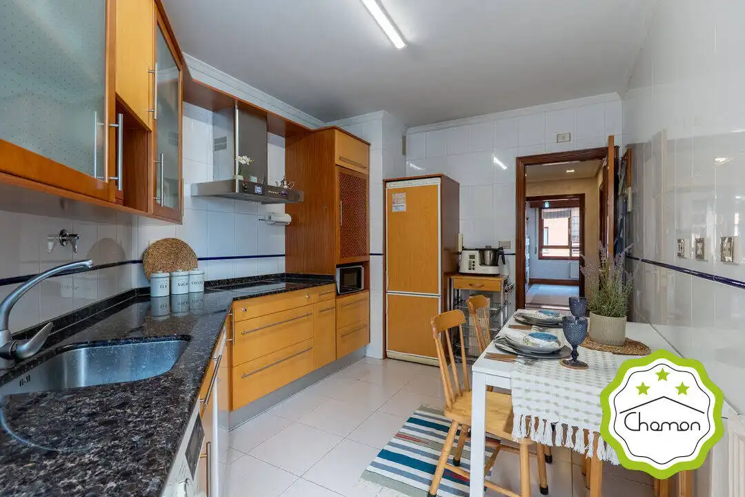 Küche von Wohnung zum Verkauf in Bilbao  mit Heizung, Privatgarten und Abstellraum