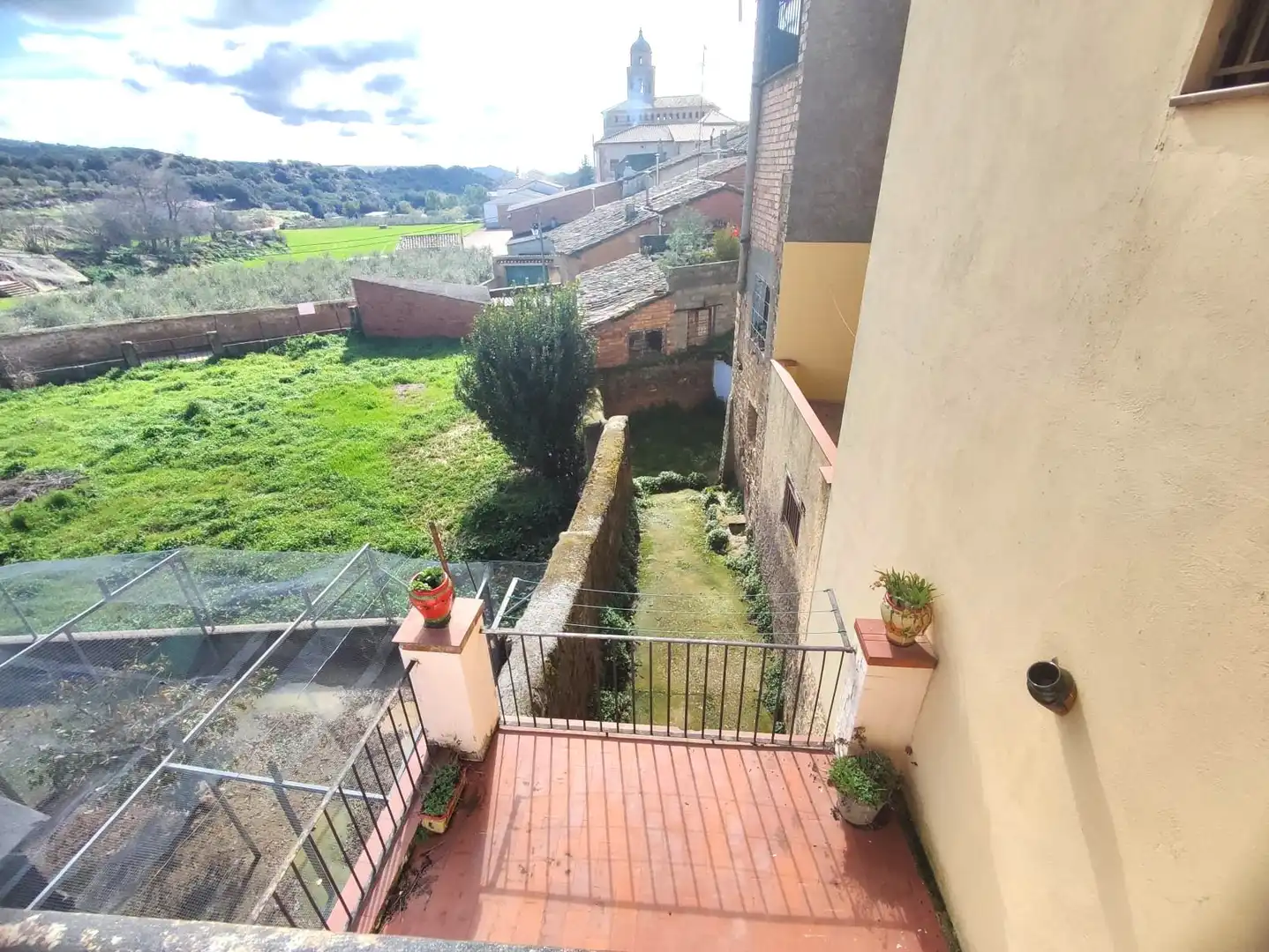 Garten von Einfamilien-Reihenhaus zum Verkauf in Azlor mit Terrasse, Abstellraum und Balkon