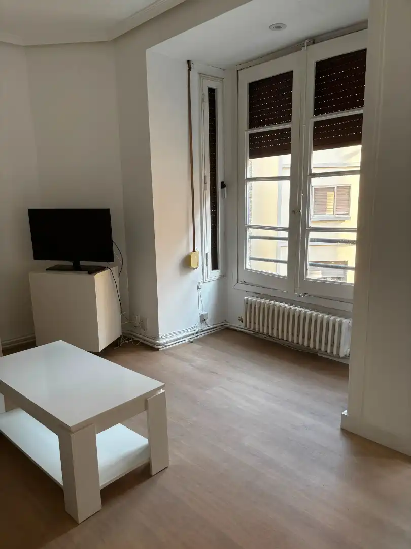 Dormitori de Apartament de lloguer en Zaragoza amb Calefacció, Moblat i Forn