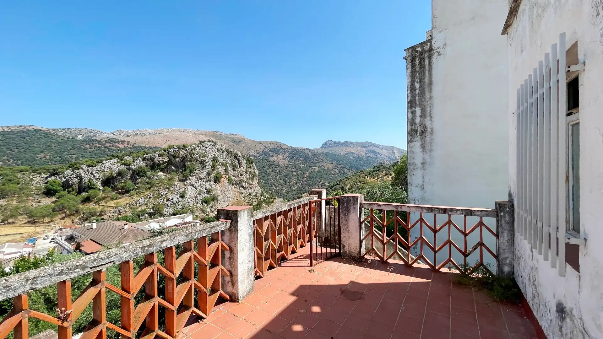 Vista exterior de Casa o xalet en venda en Benaoján amb Terrassa