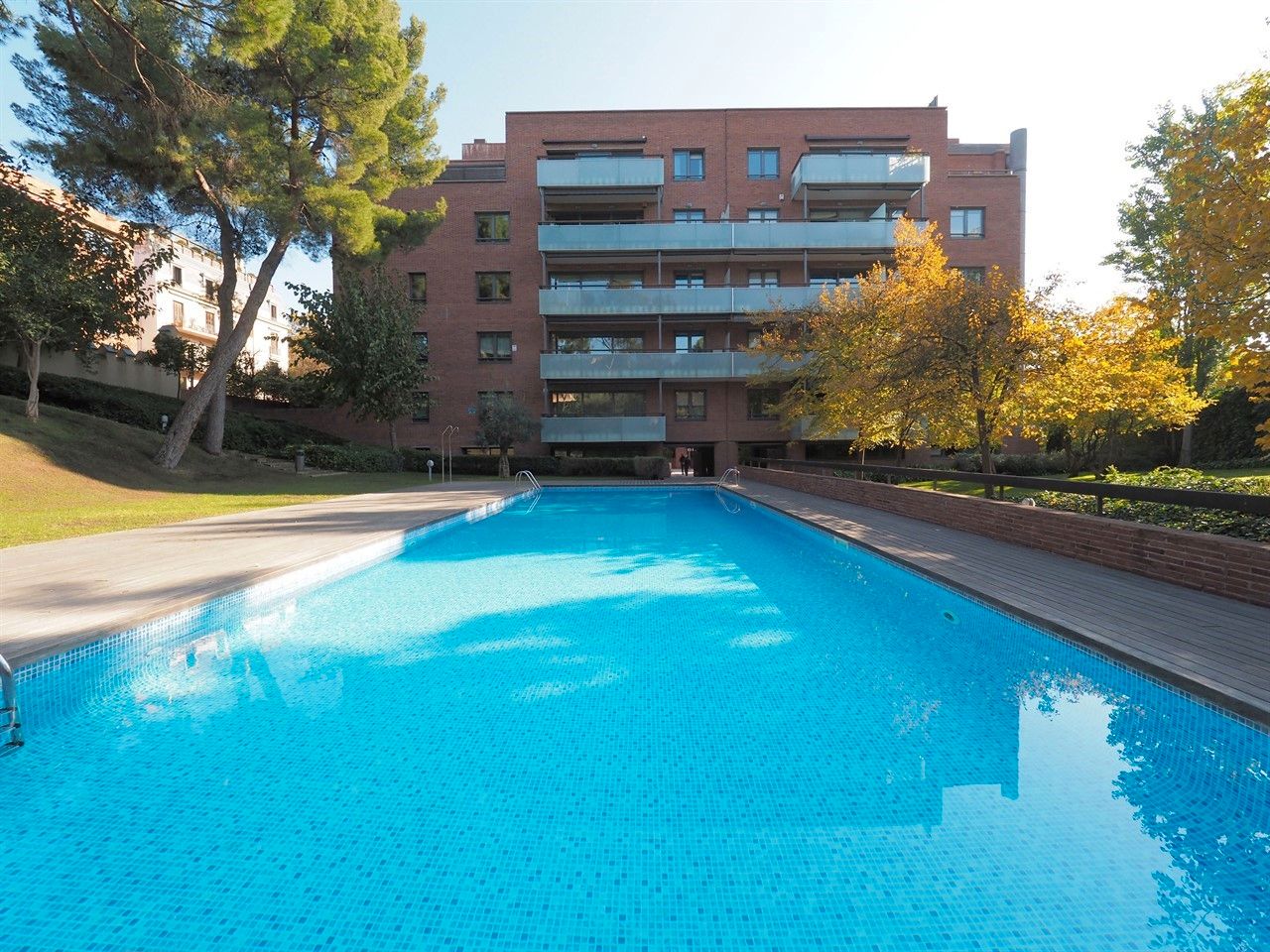 Swimming pool of Flat for sale in  Barcelona Capital  with Air Conditioner, Heating and Parquet flooring