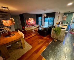 Sala d'estar de Àtic en venda en Sant Cugat del Vallès amb Aire condicionat, Calefacció i Parquet