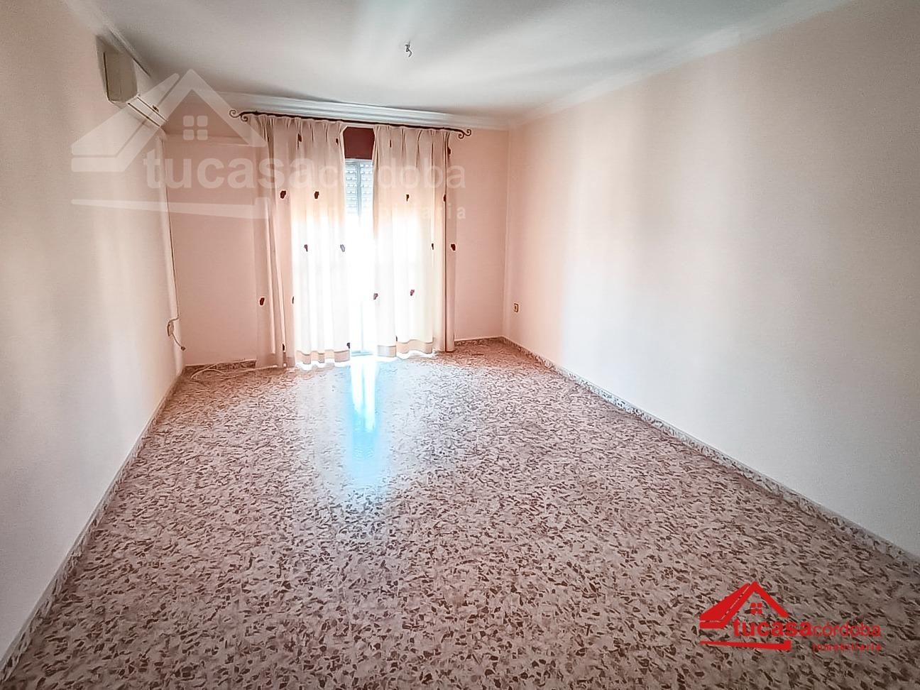 Sala d'estar de Pis en venda en Fernán-Núñez amb Aire condicionat i Terrassa
