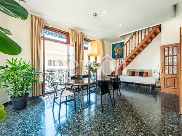 Flat with balcony for sale in Ciutat Vella
