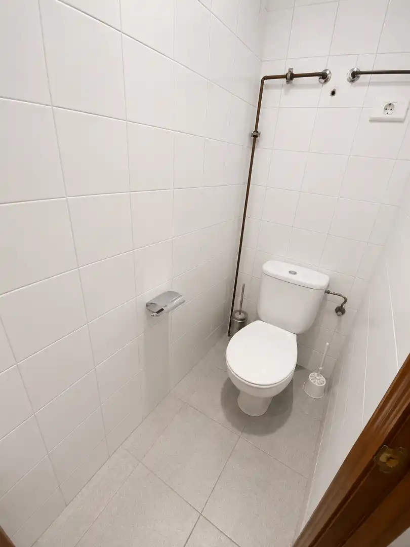 Badezimmer von Fabrikhallen zur Miete in Gijón  mit Heizung