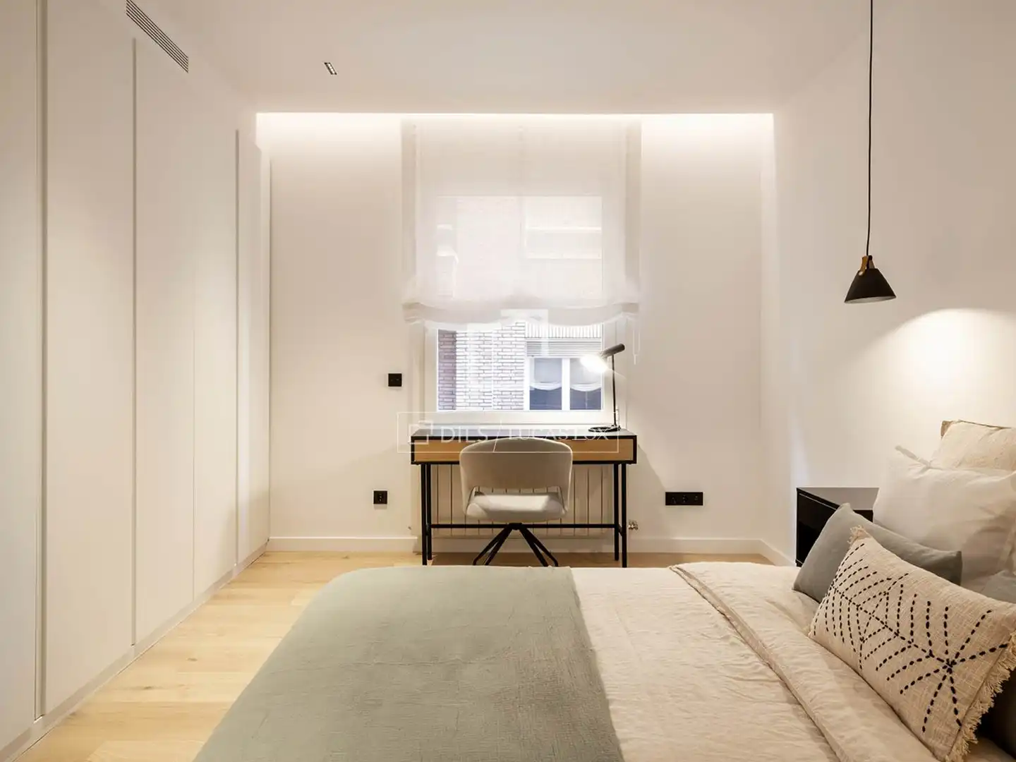 Bedroom of Flat for rent in Barcelona  with Air Conditioner, Heating and Parquet flooring
