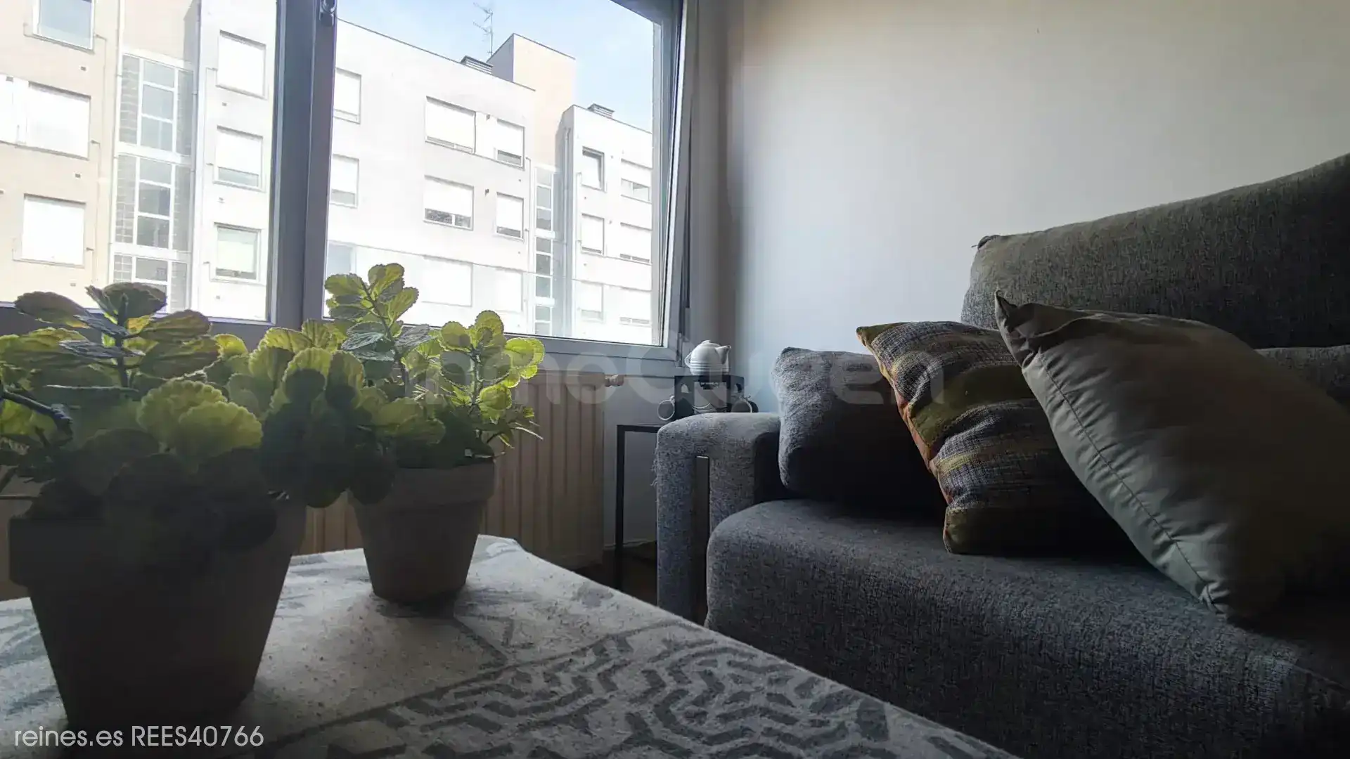 Sala d'estar de Pis en venda en Mieres (Asturias) amb Calefacció i Moblat