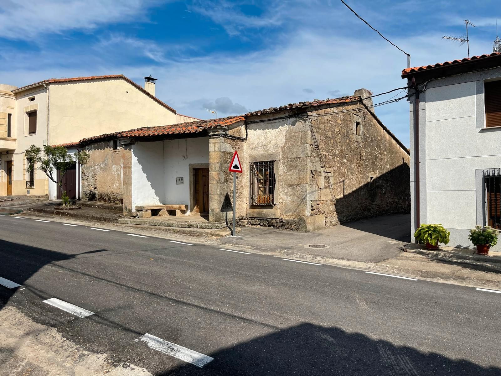Exterior view of Country house for sale in Barruecopardo  with Private garden, Storage room and Furnished