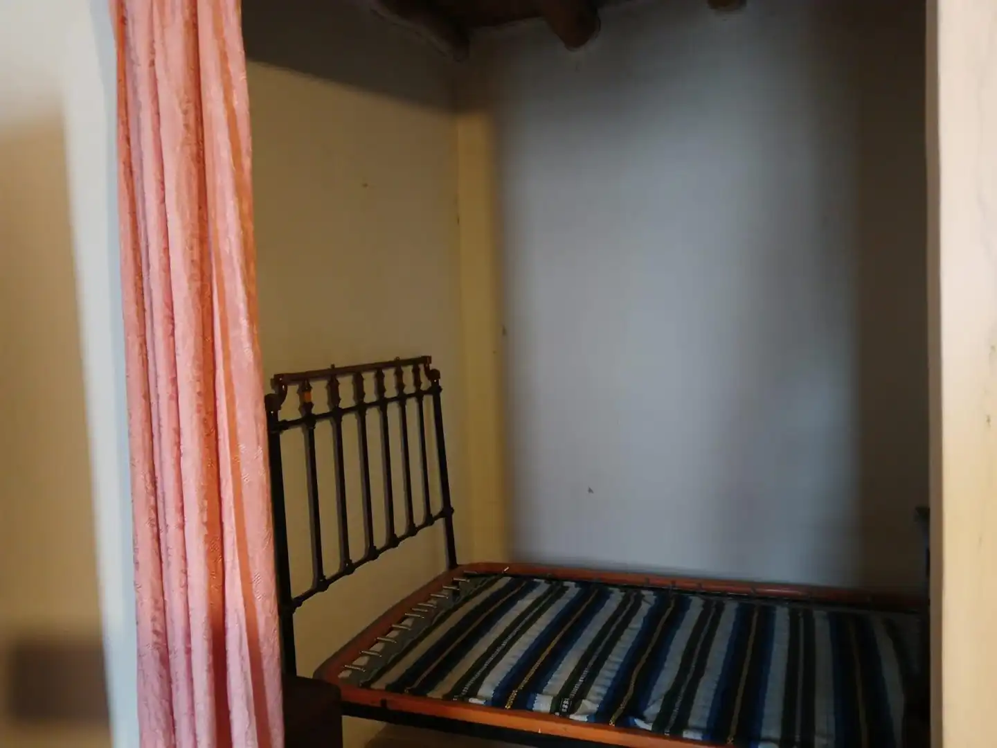 Dormitori de Casa o xalet en venda en Olombrada amb Traster i Moblat