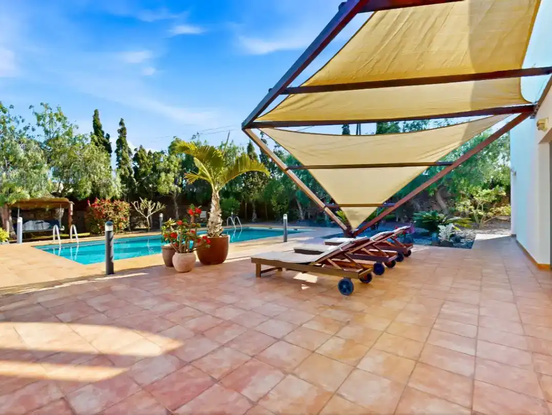 Terrassa de Finca rústica en venda en La Oliva amb Jardí privat i Piscina
