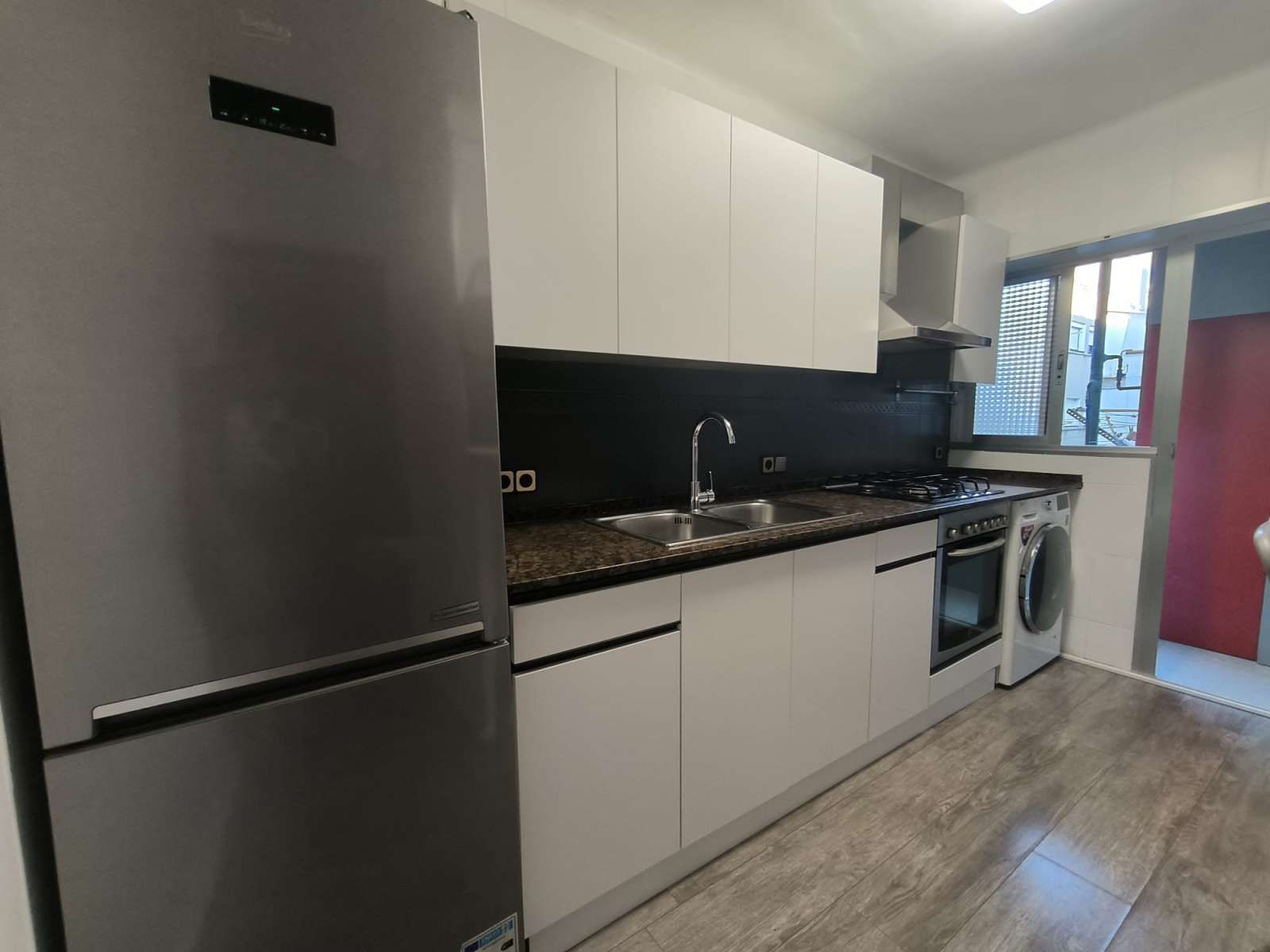 Kitchen of Apartment to share in  Barcelona Capital  with Air Conditioner and Terrace