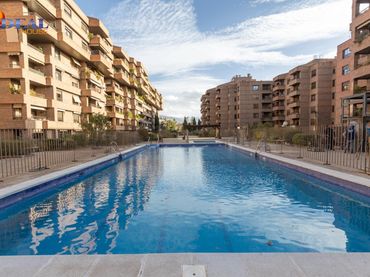 Apartament amb piscina en venda a Avenida DIVINA PASTORA 9