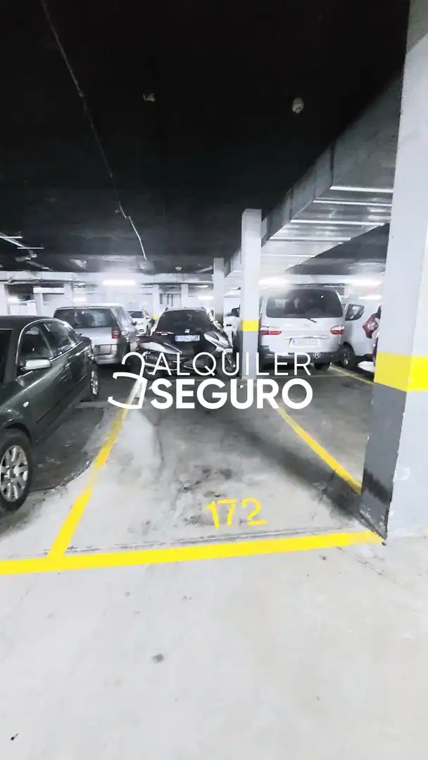 Parking of Flat for rent in Madrid  with Air Conditioner, Heating and Furnished