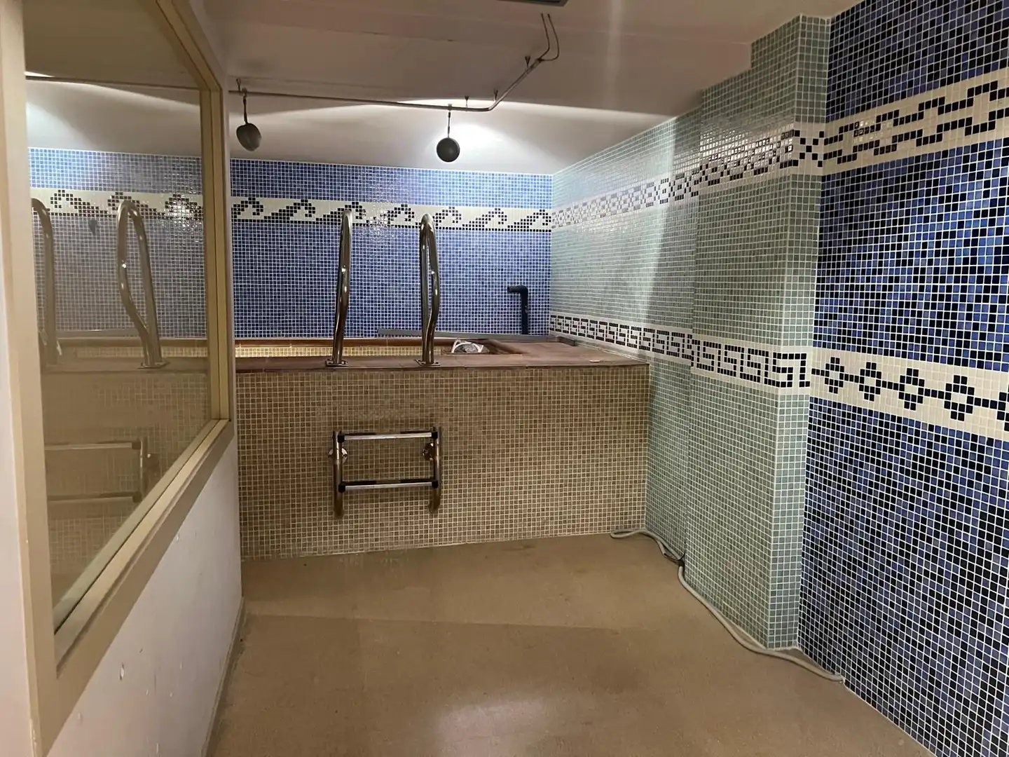 Bathroom of Commercial properties for rent in Mataró  with Air Conditioner