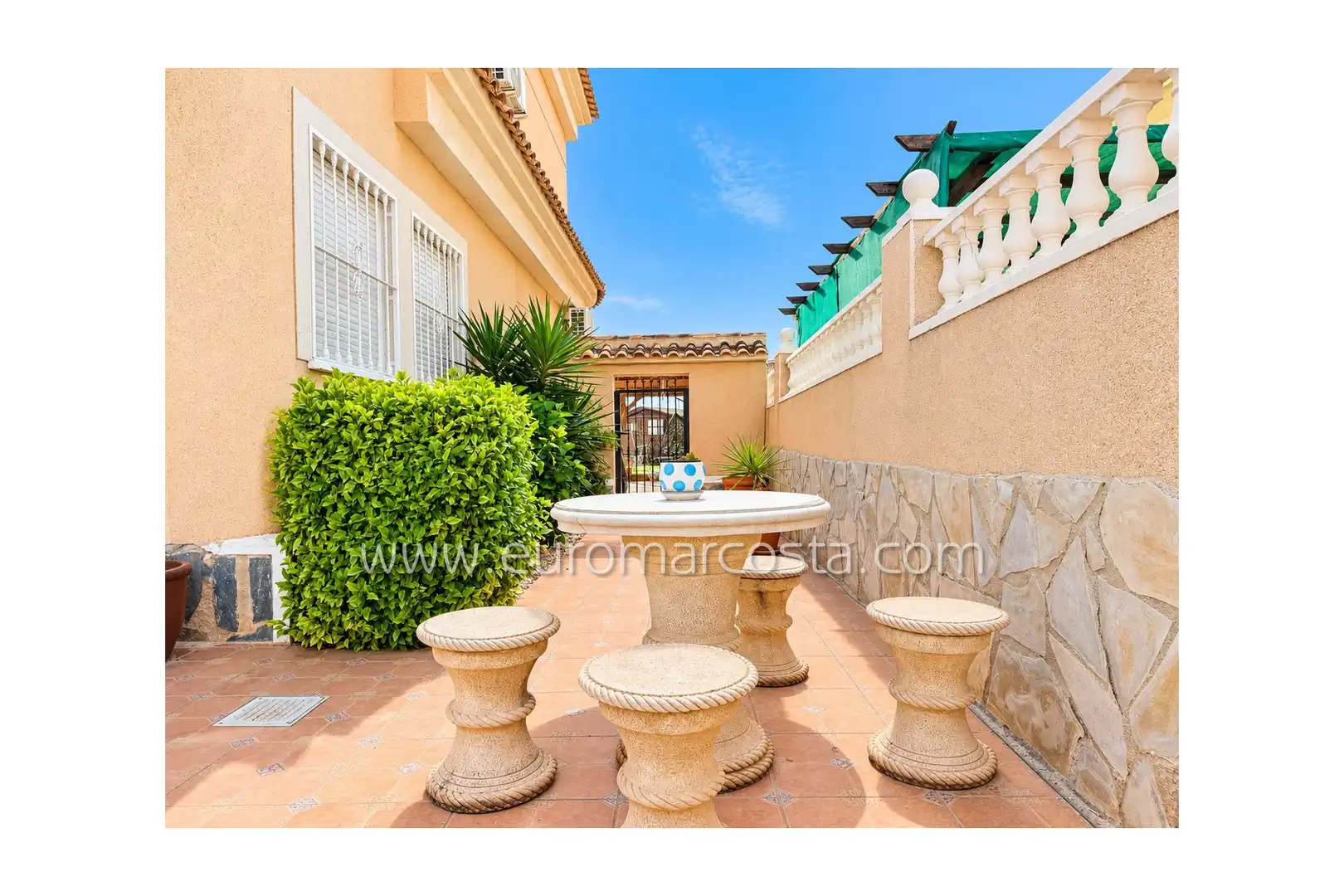 Chalet con piscina en venta en Calle Helsinki, imagen 4