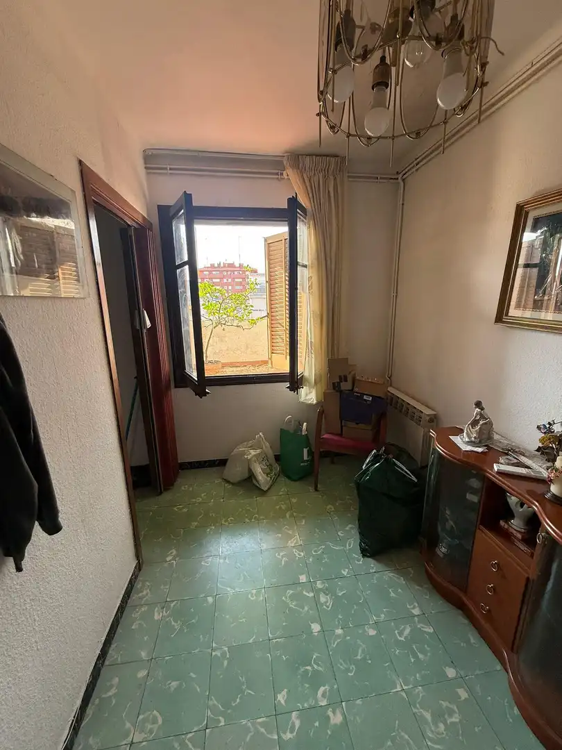 Habitación de Ático en venta en L'Hospitalet de Llobregat con Aire acondicionado, Calefacción y Terraza