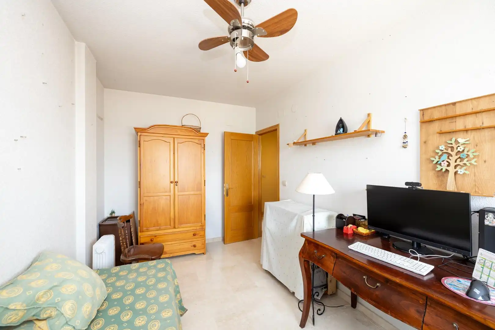 Dormitori de Casa adosada en venda en La Zubia amb Calefacció, Terrassa i Traster