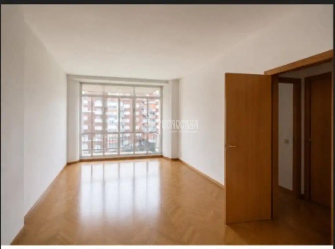 Habitación de Piso en venta en L'Hospitalet de Llobregat con Balcón