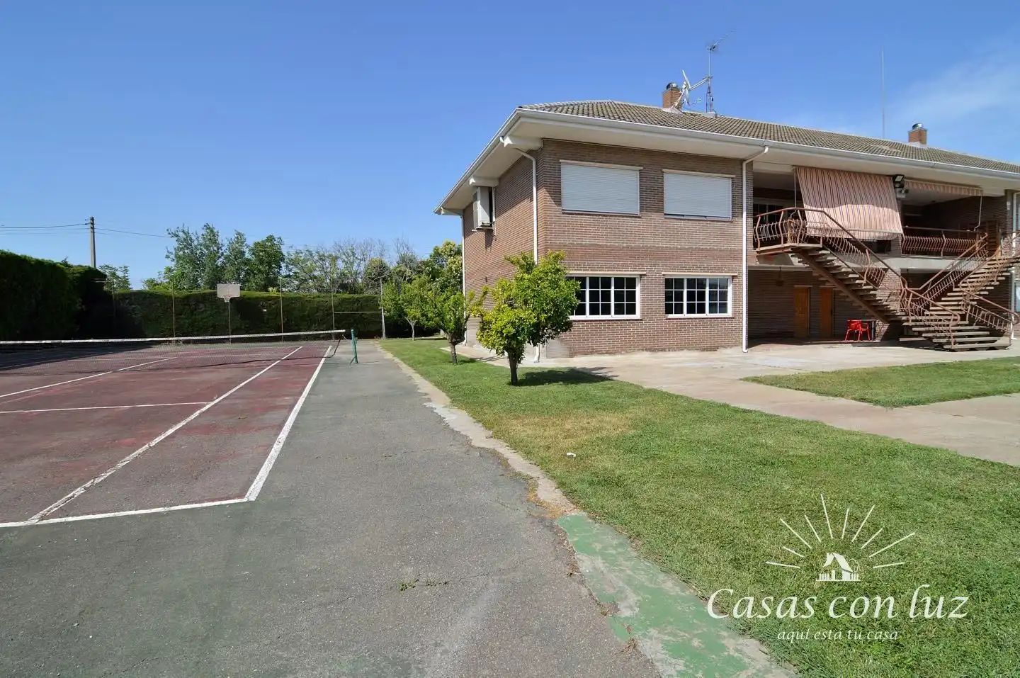 Vista exterior de Casa o xalet en venda en Zaragoza amb Aire condicionat, Calefacció i Jardí privat