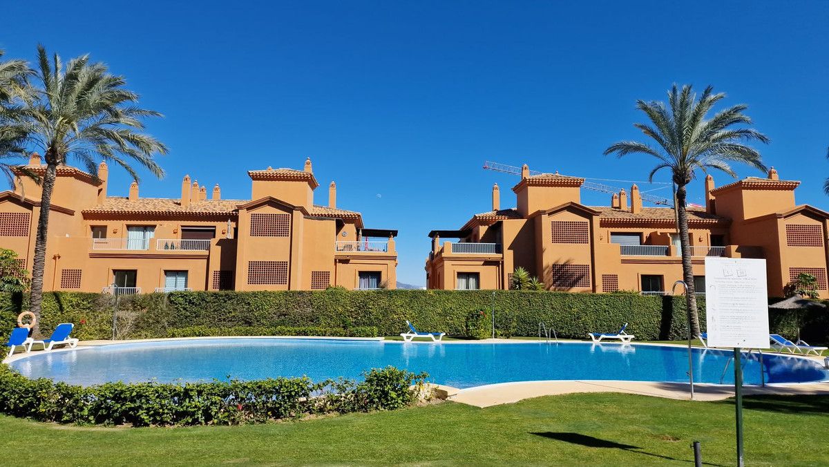 Vista exterior de Apartament de lloguer en Benahavís amb Aire condicionat, Terrassa i Traster