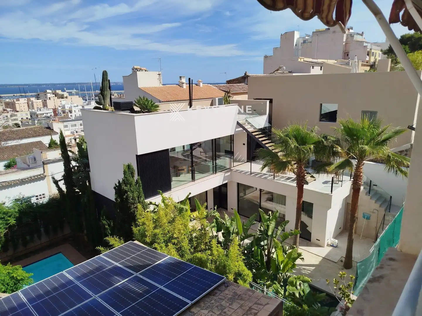 Exterior view of Attic for rent in  Palma de Mallorca  with Air Conditioner, Terrace and Storage room