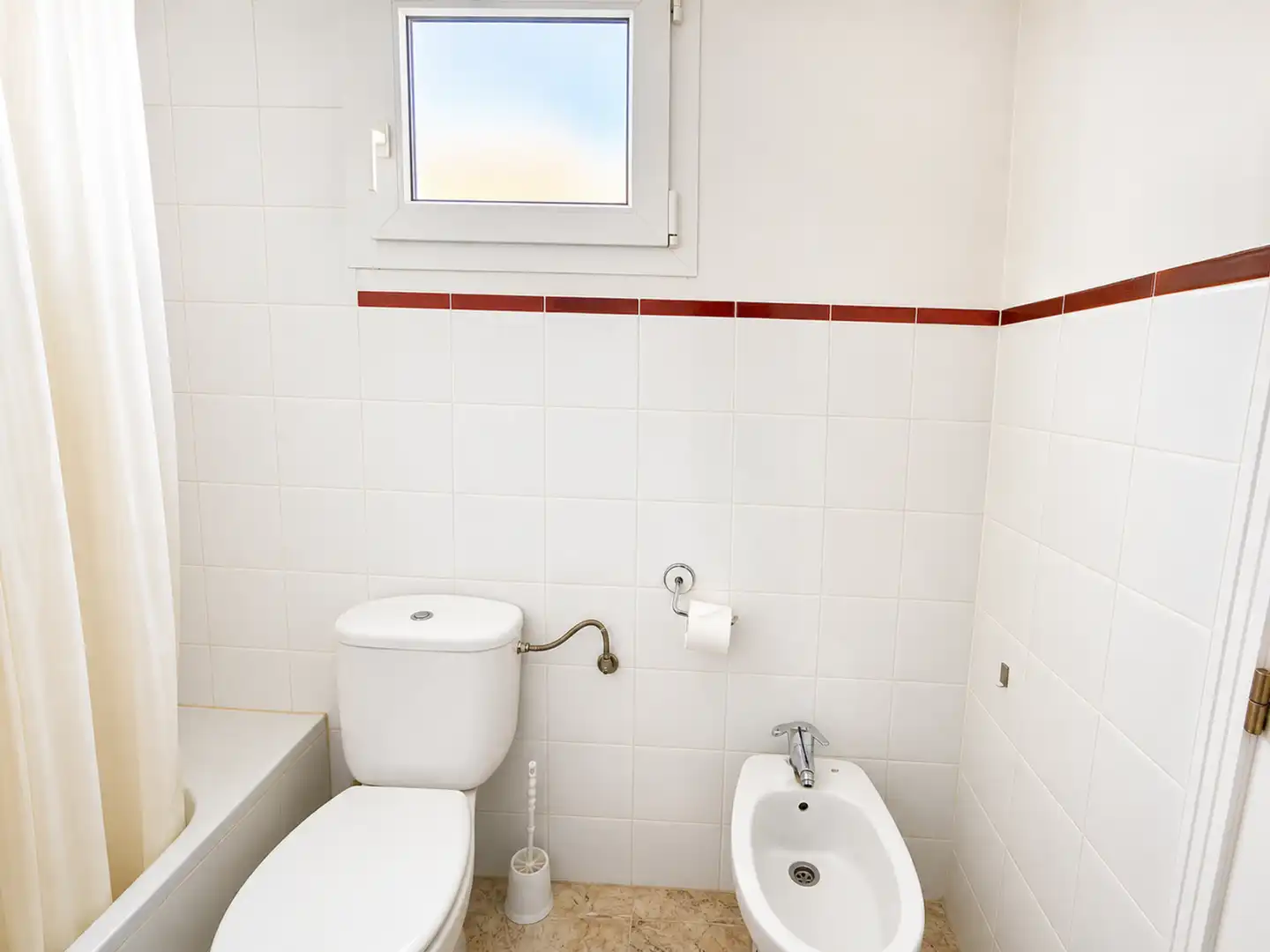 Baño de Ático en venta en Manilva con Aire acondicionado, Terraza y Piscina