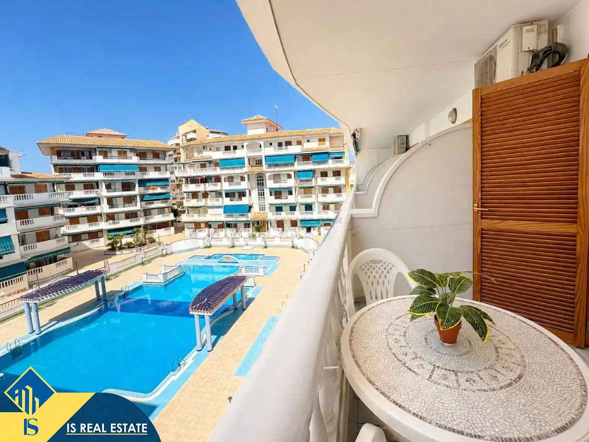 Piscina de Apartamento en venta en Torrevieja con Aire acondicionado, Calefacción y Terraza