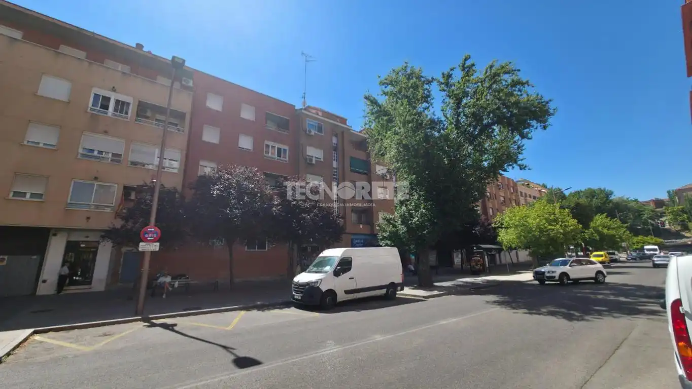 Vista exterior de Piso en venta en Guadalajara con Aire acondicionado, Calefacción y Balcón