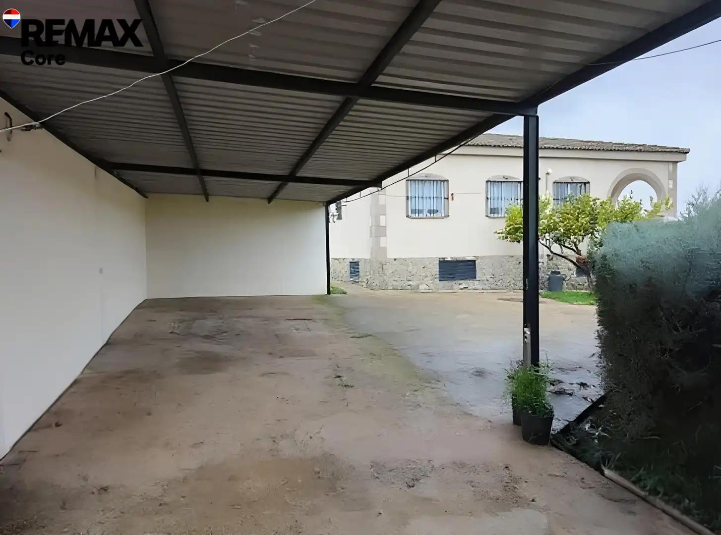 Vista exterior de Casa o xalet en venda en Badajoz amb Jardí privat, Terrassa i Traster
