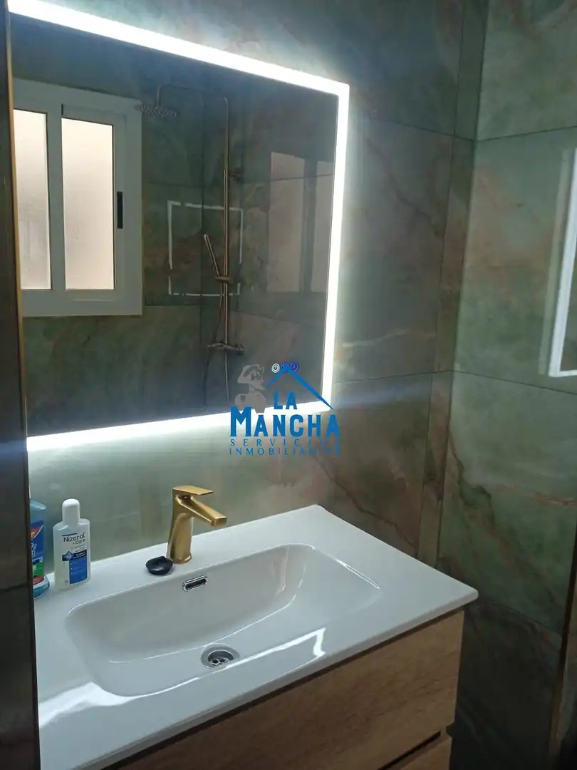 Bathroom of Flat for sale in Almansa  with Furnished and Balcony