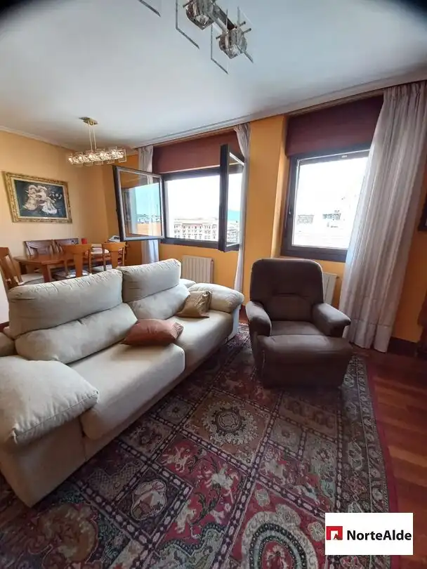 Sala de estar de Piso en venta en Barakaldo  con Calefacción, Trastero y Balcón