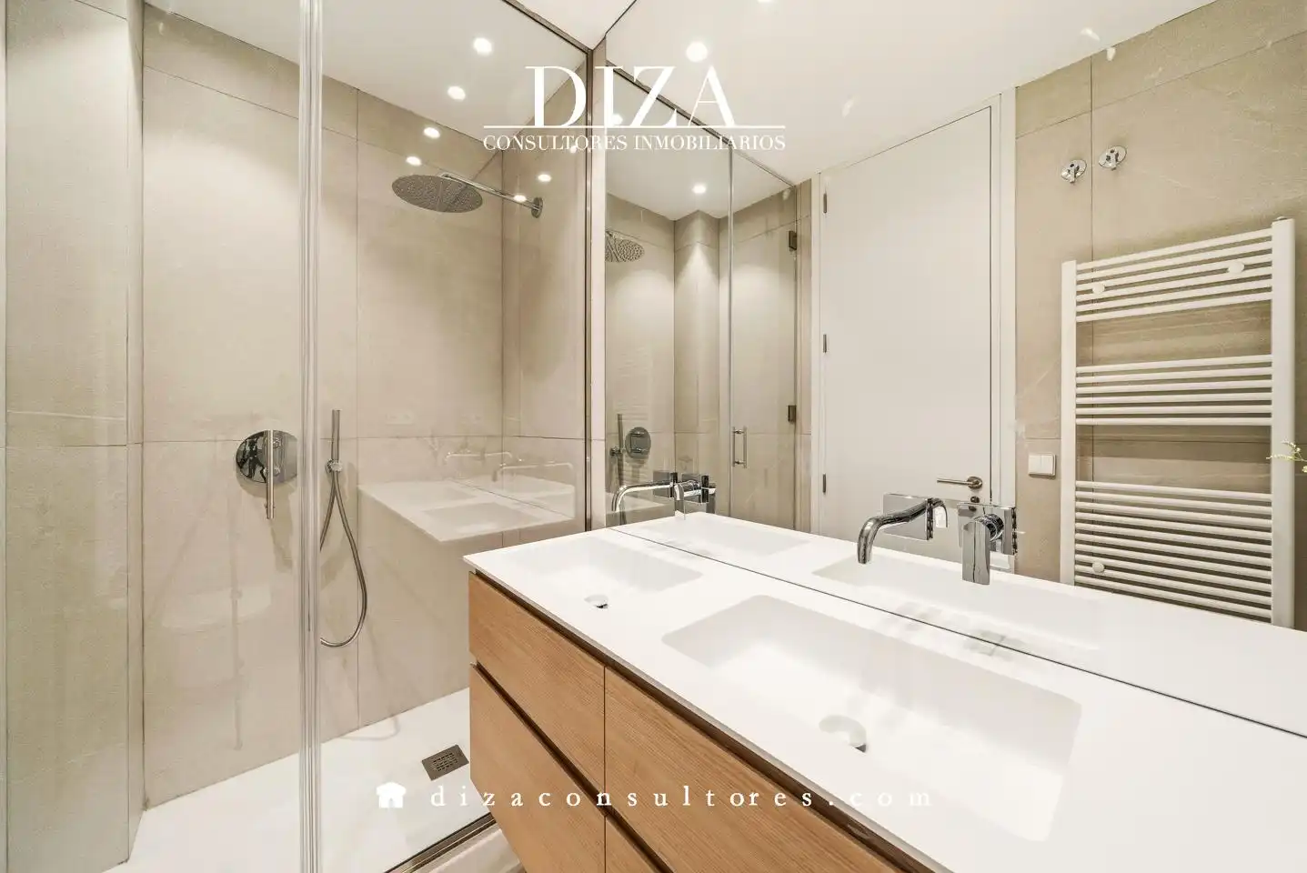 Bathroom of Flat for sale in Madrid  with Air Conditioner, Heating and Parquet flooring