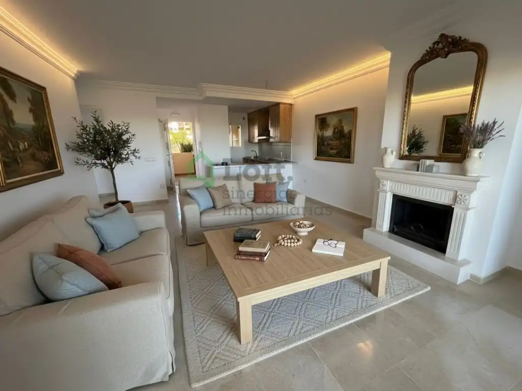 Living room of Flat for sale in Estepona  with Air Conditioner, Terrace and Swimming Pool