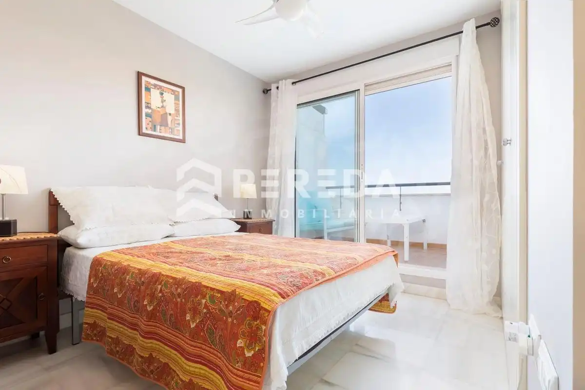 Schlafzimmer von Dachboden zum Verkauf in Roquetas de Mar mit Privatgarten, Terrasse und Abstellraum