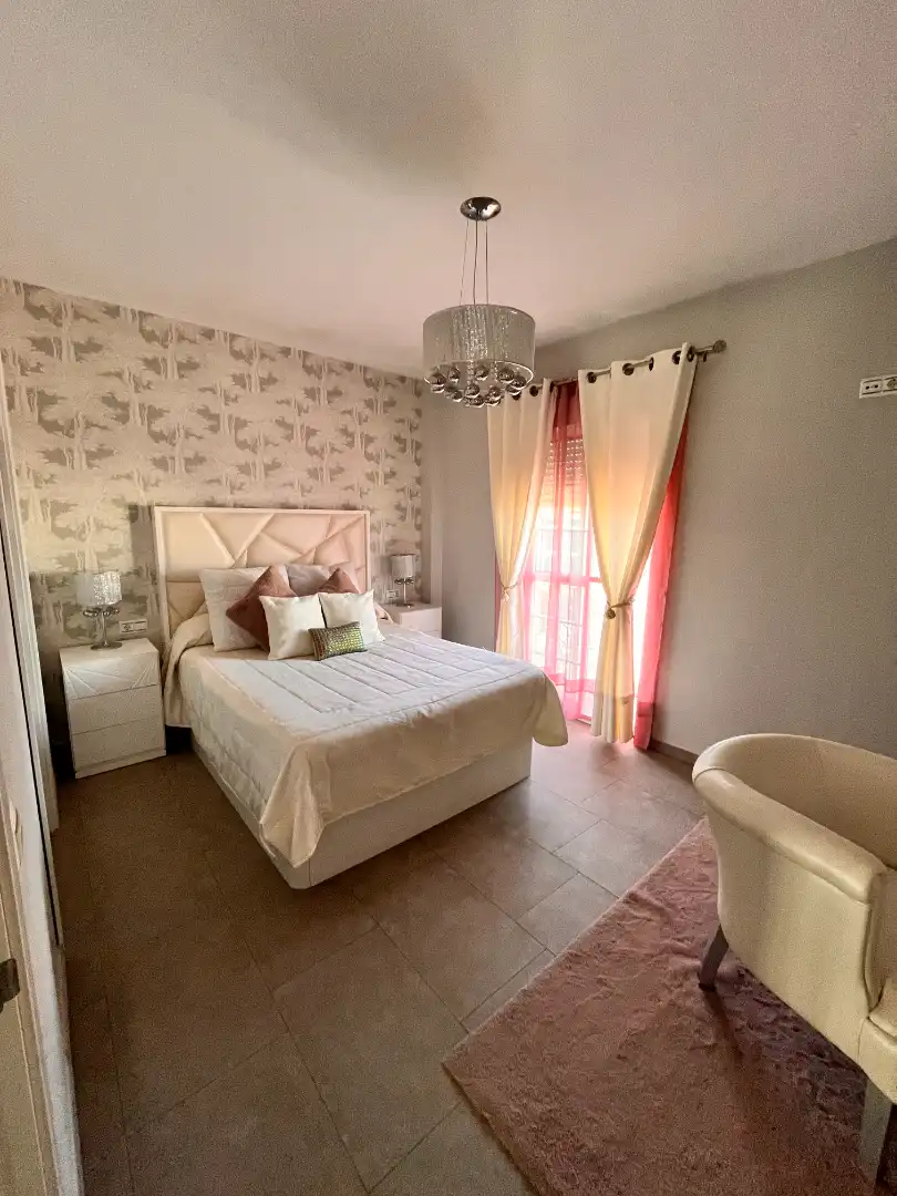 Dormitori de Casa o xalet en venda en La Algaba amb Aire condicionat, Terrassa i Moblat